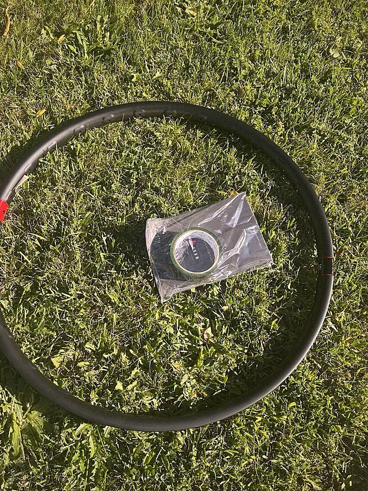 Santa Cruz 30|HD Carbon Rims (two rims, 1 new , 1 cracked )