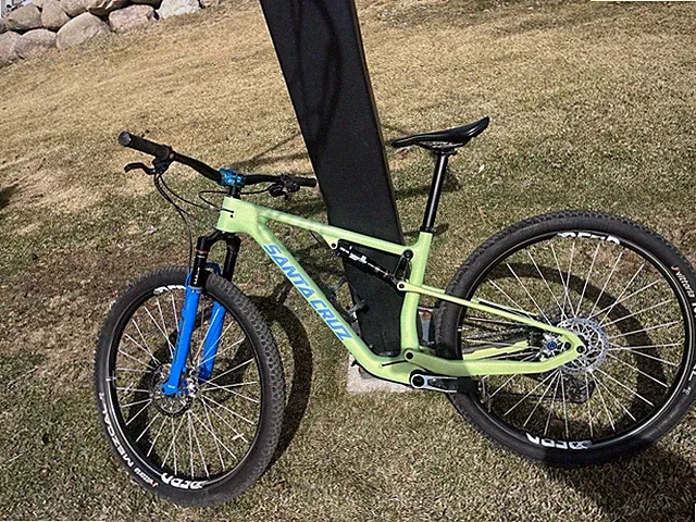 Santa Cruz Blur Carbon Custom Built Race Bike With Berd wheels (Medium)